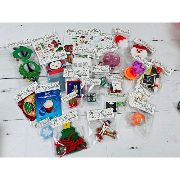 24 Days of Christmas Advent Calendar Stocking Stuffers and Santa Calendar - Picture 5 of 7